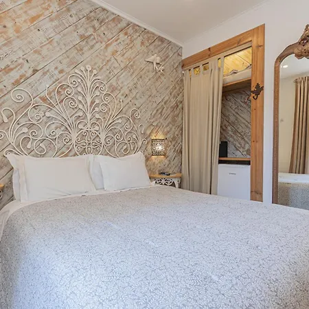 Ninho Saloio Bed & Breakfast 4*