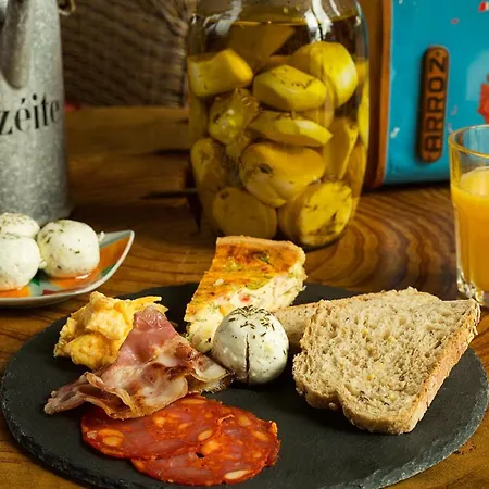 Ninho Saloio Bed & Breakfast