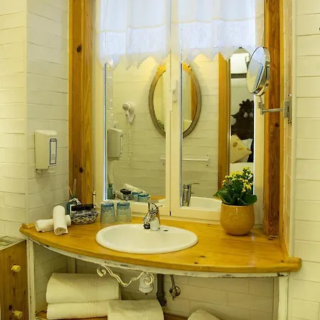 Ninho Saloio Bed & Breakfast 4*